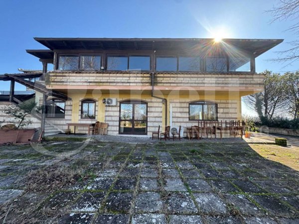 casa indipendente in vendita a Caiazzo