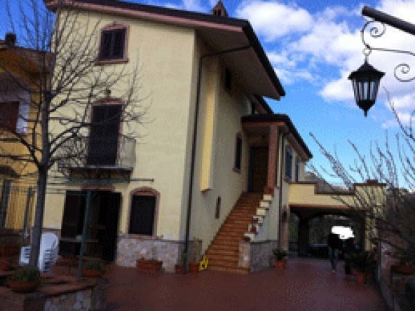 casa indipendente in vendita a Caiazzo
