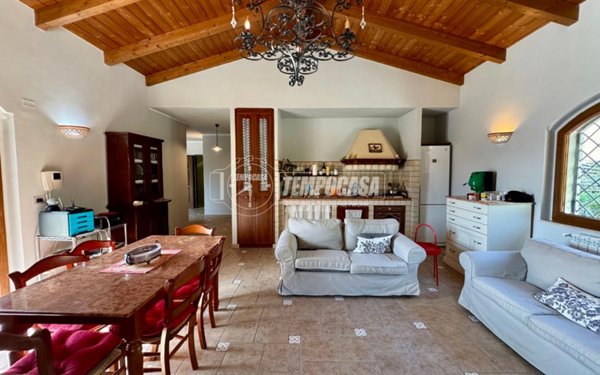 casa indipendente in vendita a Caiazzo in zona Cesarano