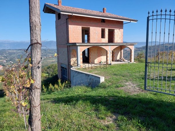 casa indipendente in vendita a Caiazzo