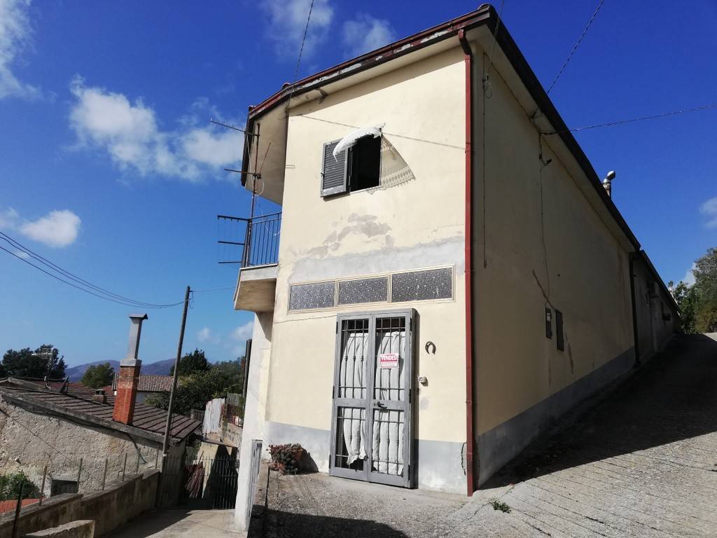 casa indipendente in vendita a Caiazzo
