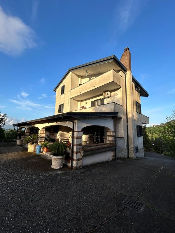casa indipendente in vendita a Caiazzo