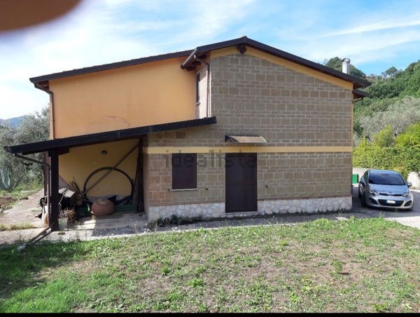 casa indipendente in vendita a Caiazzo