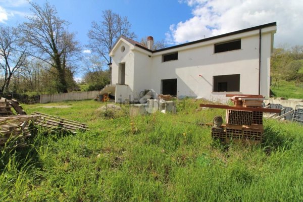 casa indipendente in vendita a Caiazzo