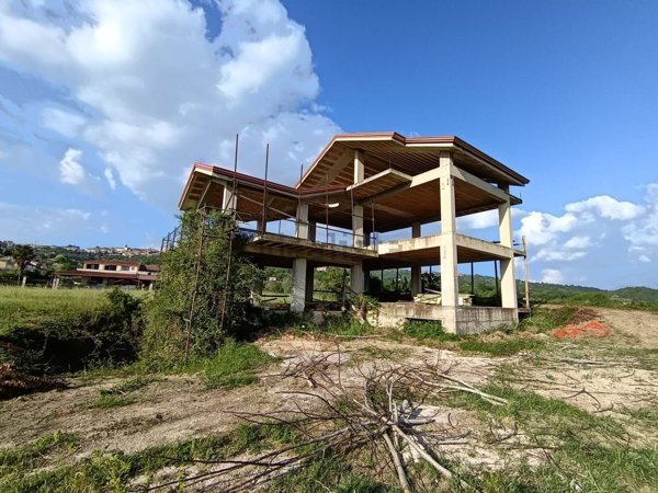 casa indipendente in vendita a Caiazzo
