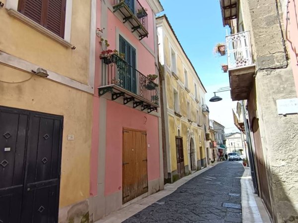 casa indipendente in vendita a Caiazzo