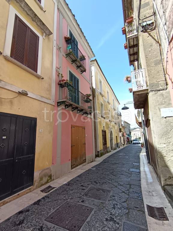 casa indipendente in vendita a Caiazzo