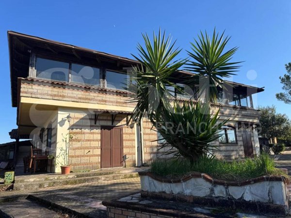 casa indipendente in vendita a Caiazzo in zona Cesarano