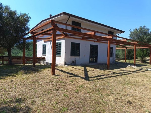 casa indipendente in vendita a Caiazzo in zona Cesarano
