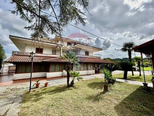 casa indipendente in vendita a Caiazzo in zona Cesarano