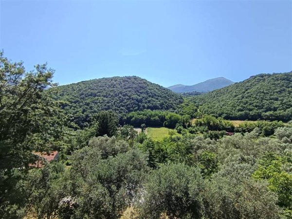 casa indipendente in vendita a Caiazzo in zona Cesarano