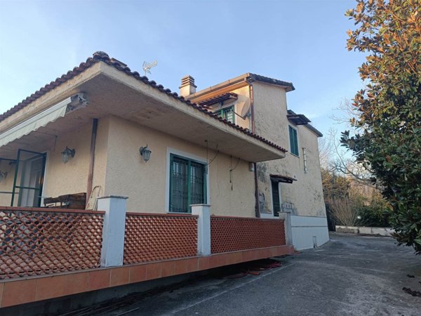 casa indipendente in vendita a Caiazzo in zona Cesarano