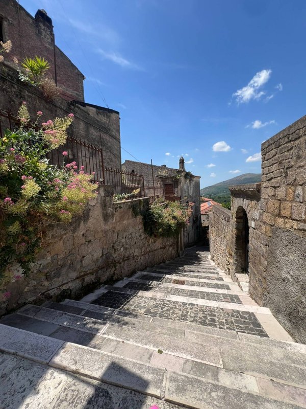 albergo in vendita a Caiazzo in zona Cesarano
