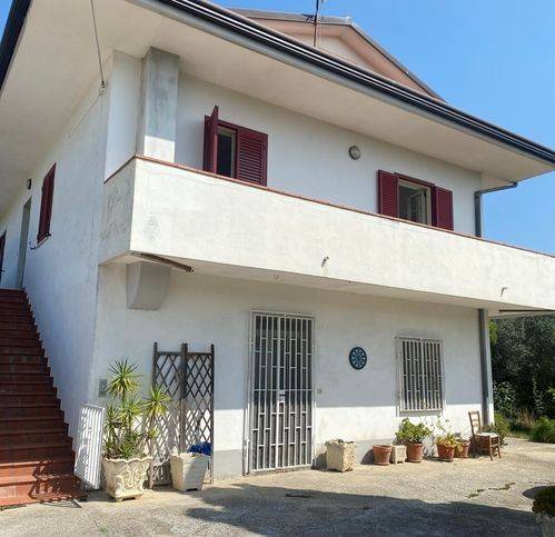 casa indipendente in vendita a Caiazzo in zona Cesarano