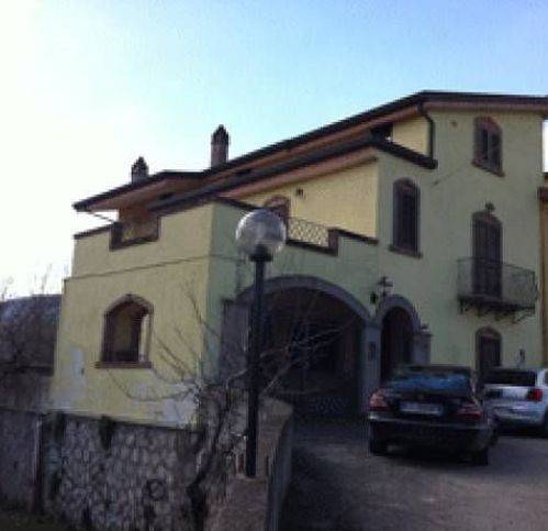 casa indipendente in vendita a Caiazzo
