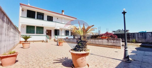 casa indipendente in vendita a Calvi Risorta