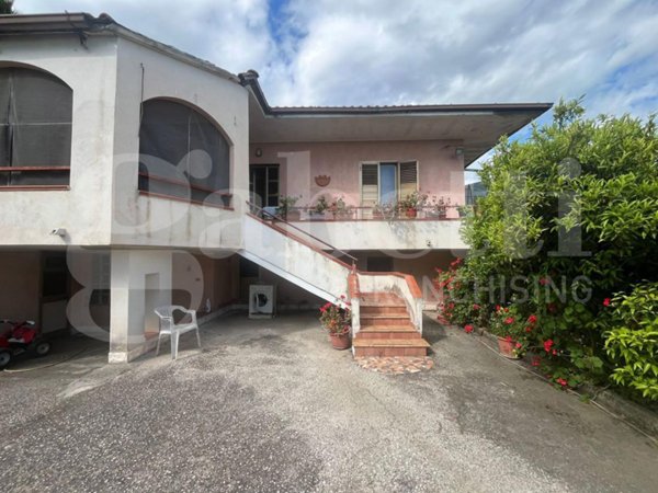 casa indipendente in vendita a Calvi Risorta