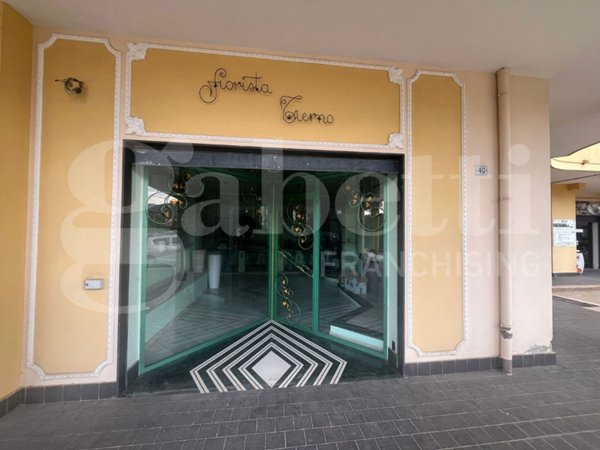 negozio in vendita a Calvi Risorta