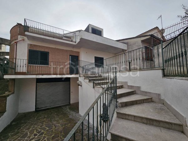 casa indipendente in vendita a Calvi Risorta in zona Visciano