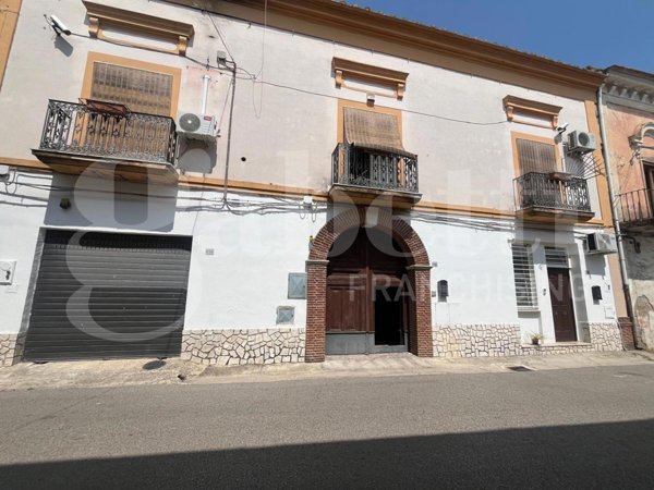 casa indipendente in vendita a Calvi Risorta