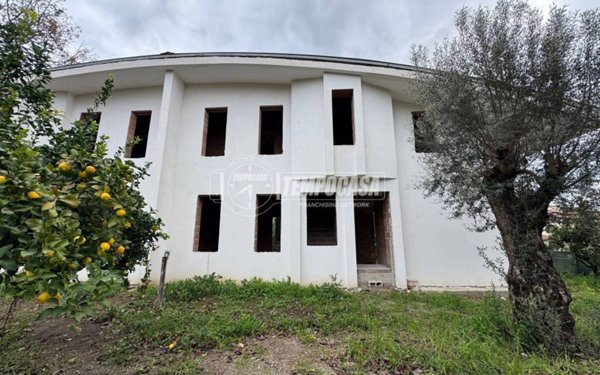 casa indipendente in vendita a Calvi Risorta