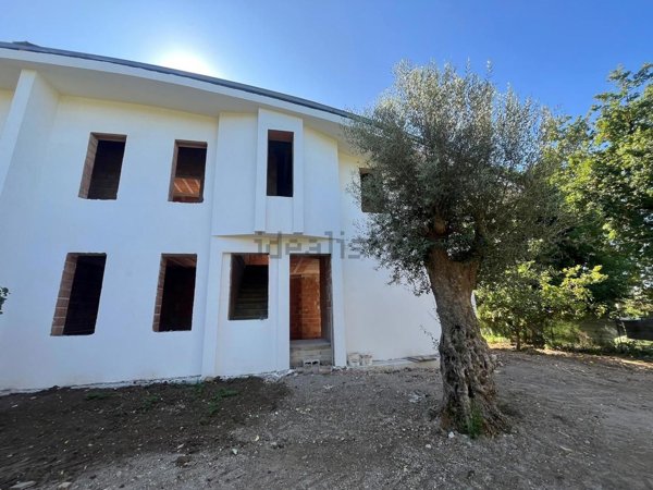 casa indipendente in vendita a Calvi Risorta