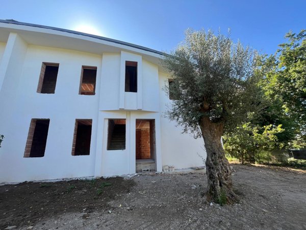 casa indipendente in vendita a Calvi Risorta