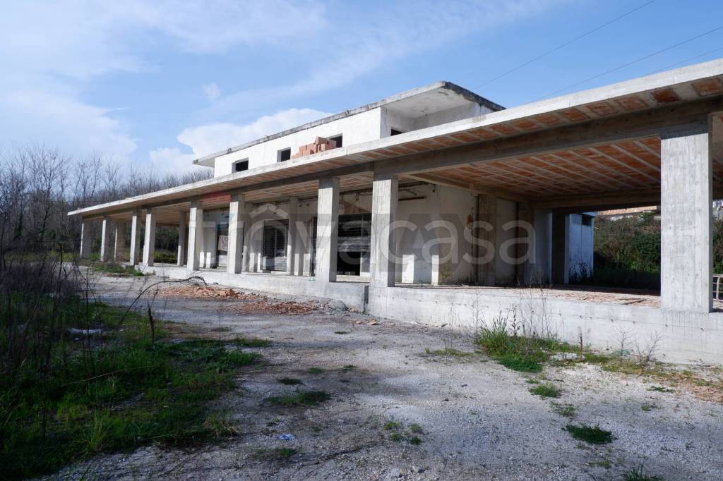 negozio in vendita a Calvi Risorta