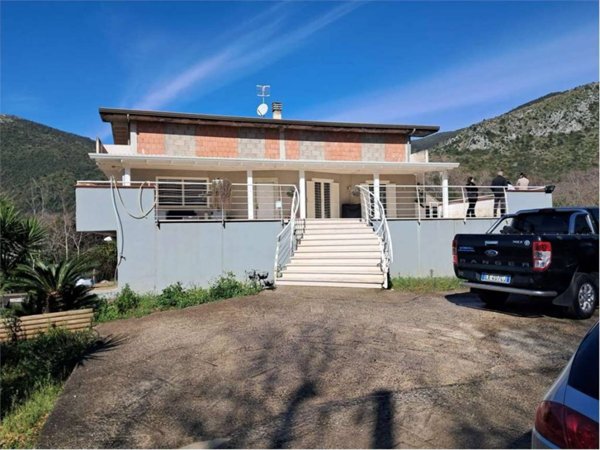 intera palazzina in vendita a Calvi Risorta