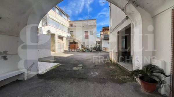 casa semindipendente in vendita a Calvi Risorta in zona Zuni