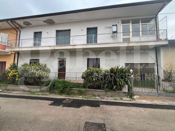 appartamento in vendita a Calvi Risorta in zona Visciano