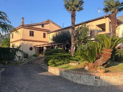 casa indipendente in vendita a Calvi Risorta