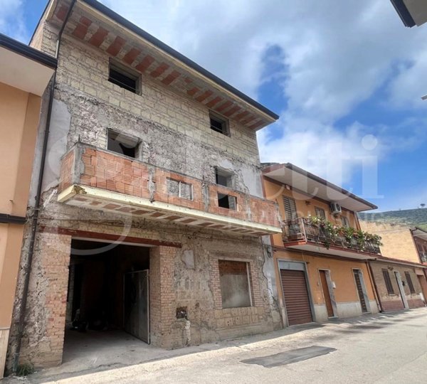 casa indipendente in vendita a Calvi Risorta in zona Zuni