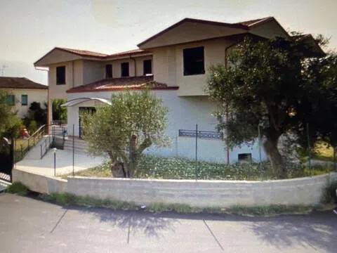 casa indipendente in vendita a Calvi Risorta