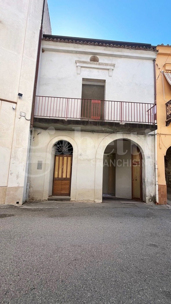 casa indipendente in vendita a Calvi Risorta in zona Petrulo