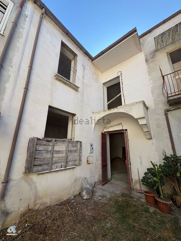 appartamento in vendita a Calvi Risorta in zona Petrulo