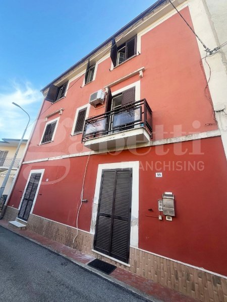 casa indipendente in vendita a Calvi Risorta in zona Visciano