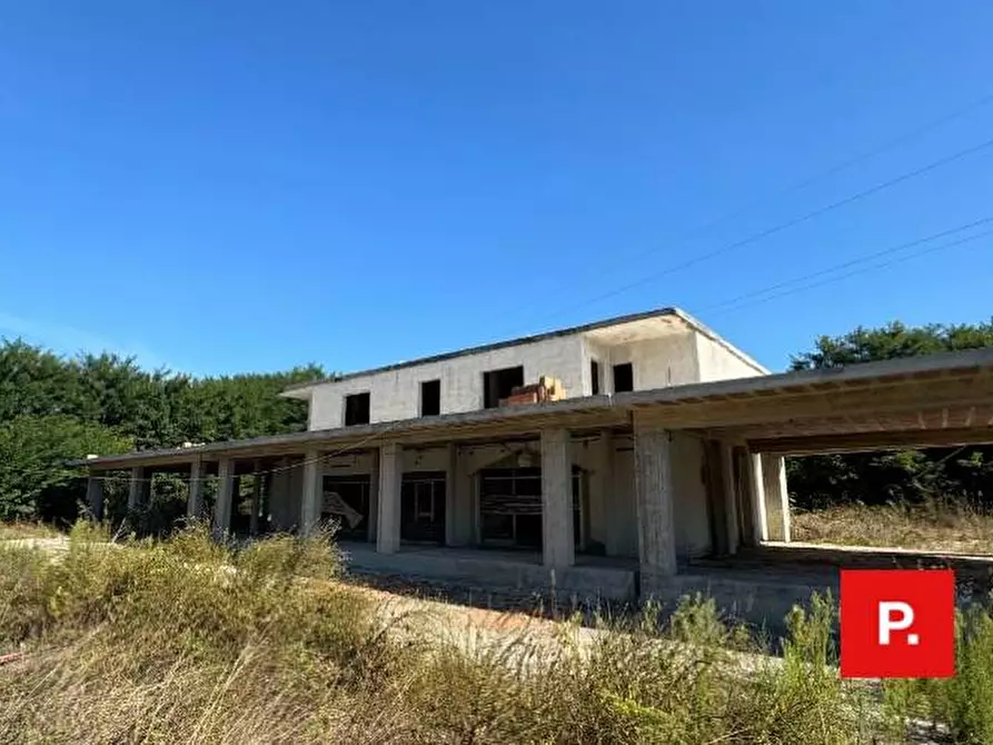 locale commerciale in vendita a Calvi Risorta in zona Petrulo