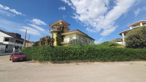 casa indipendente in vendita a Calvi Risorta in zona Zuni