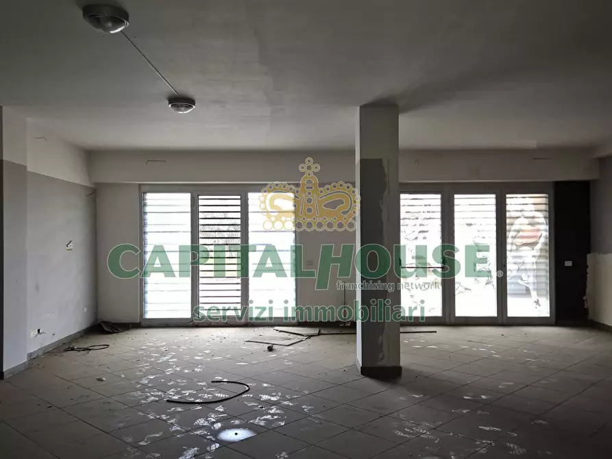 locale commerciale in vendita a Camigliano