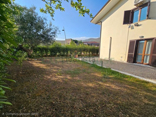 casa indipendente in vendita a Camigliano in zona Falchi