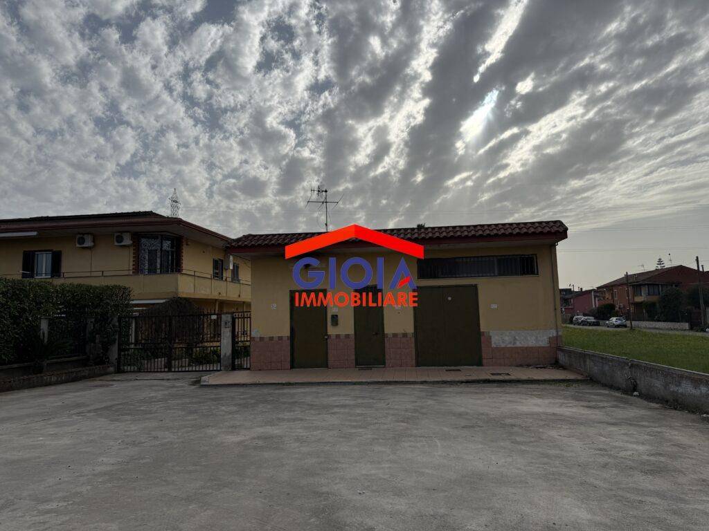 negozio in vendita a Cancello ed Arnone