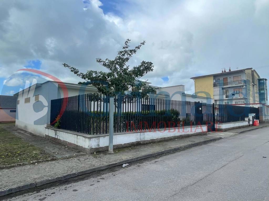 negozio in vendita a Cancello ed Arnone