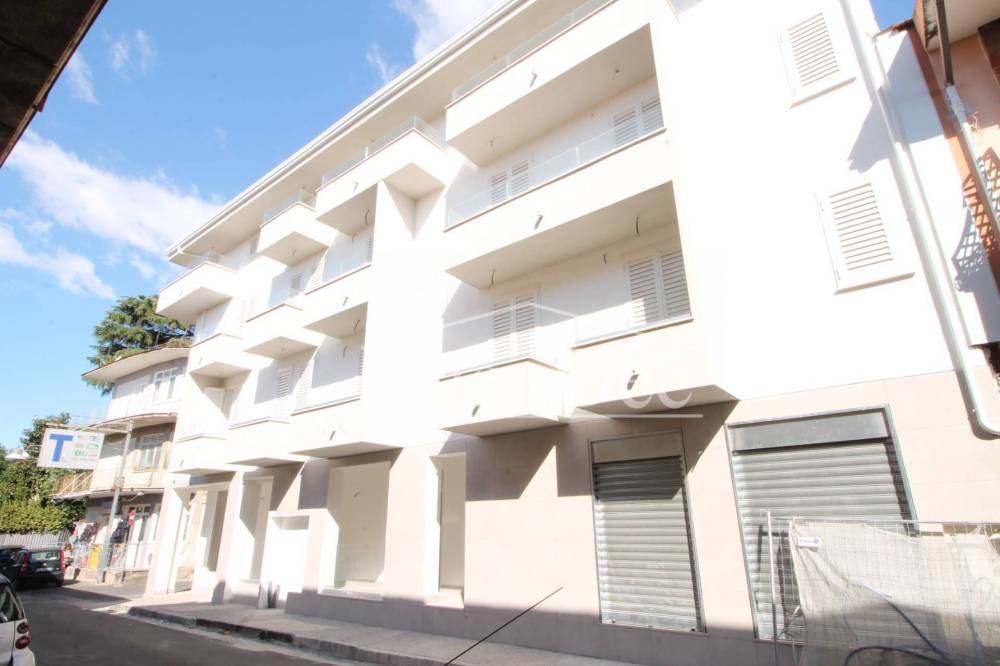 negozio in vendita a Cancello ed Arnone