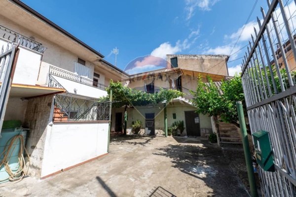 casa indipendente in vendita a Cancello ed Arnone