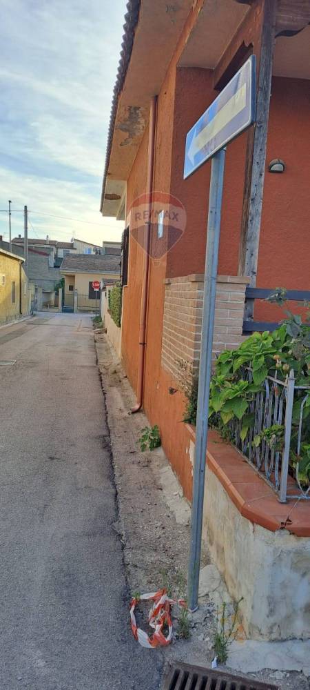 casa indipendente in vendita a Cancello ed Arnone