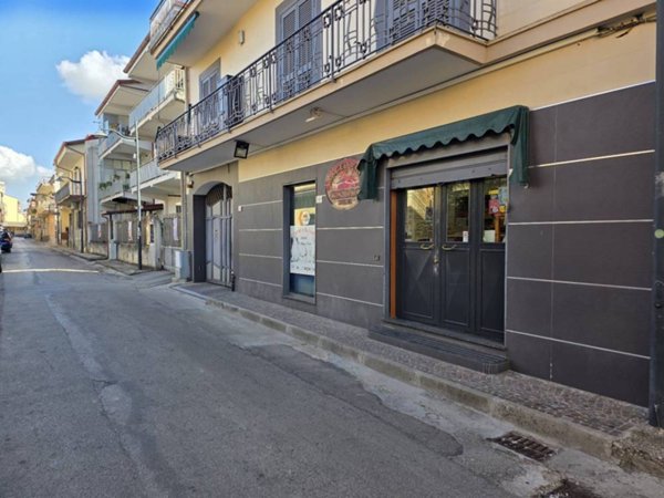 negozio in vendita a Cancello ed Arnone