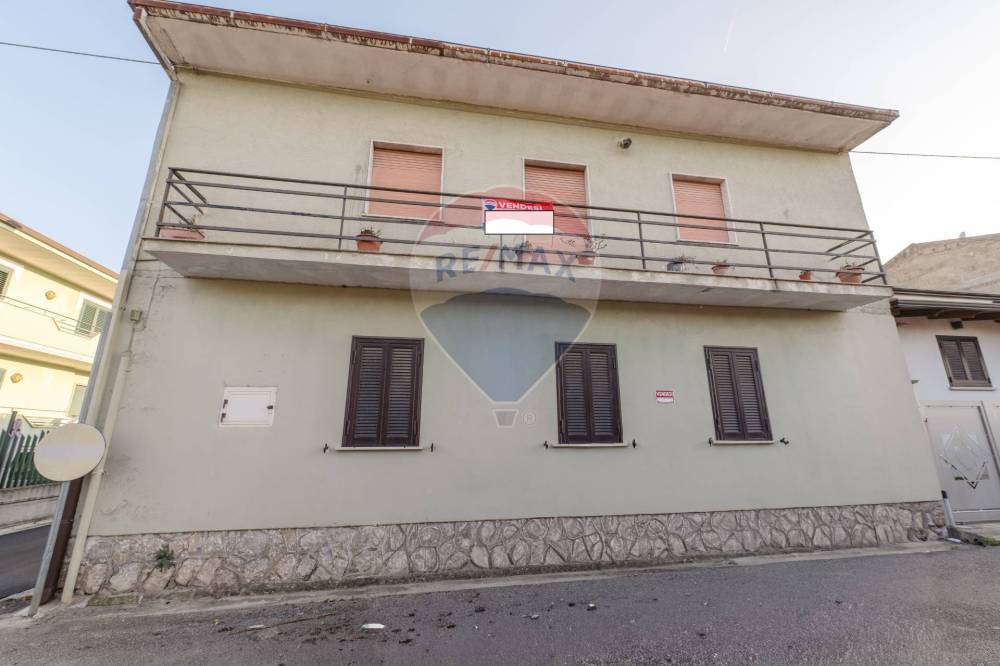 casa indipendente in vendita a Cancello ed Arnone