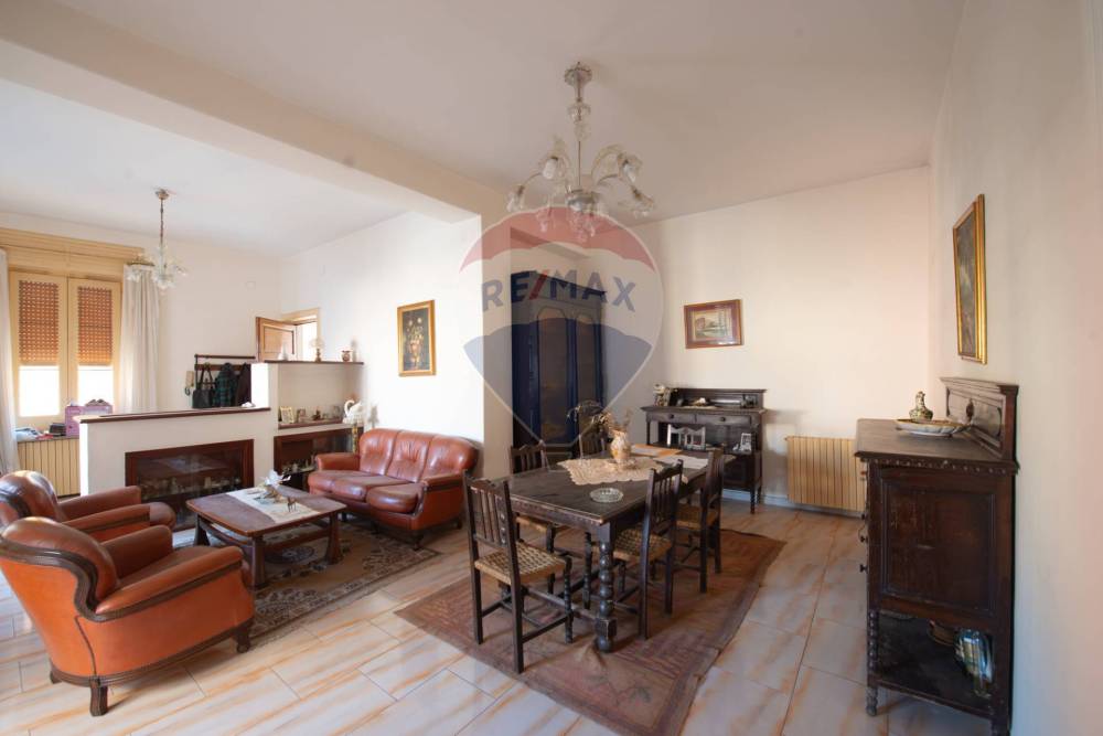 casa indipendente in vendita a Cancello ed Arnone