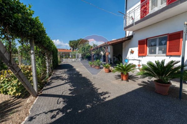 casa indipendente in vendita a Cancello ed Arnone